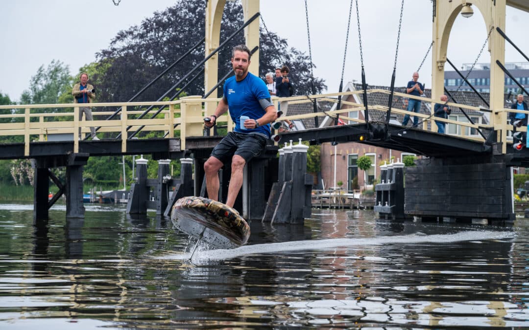 Surfen tegen wegwerp van Brussel tot Amsterdam